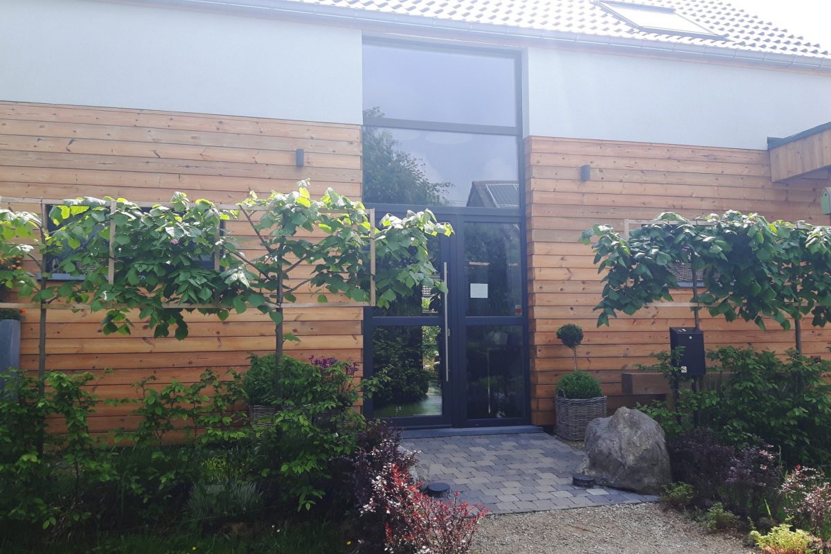 Placement d'une porte d'entrée d'une maison à Charleroi